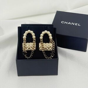 CHANEL Gold Pearl Quilted CC Flap Bag Dangle Earrings